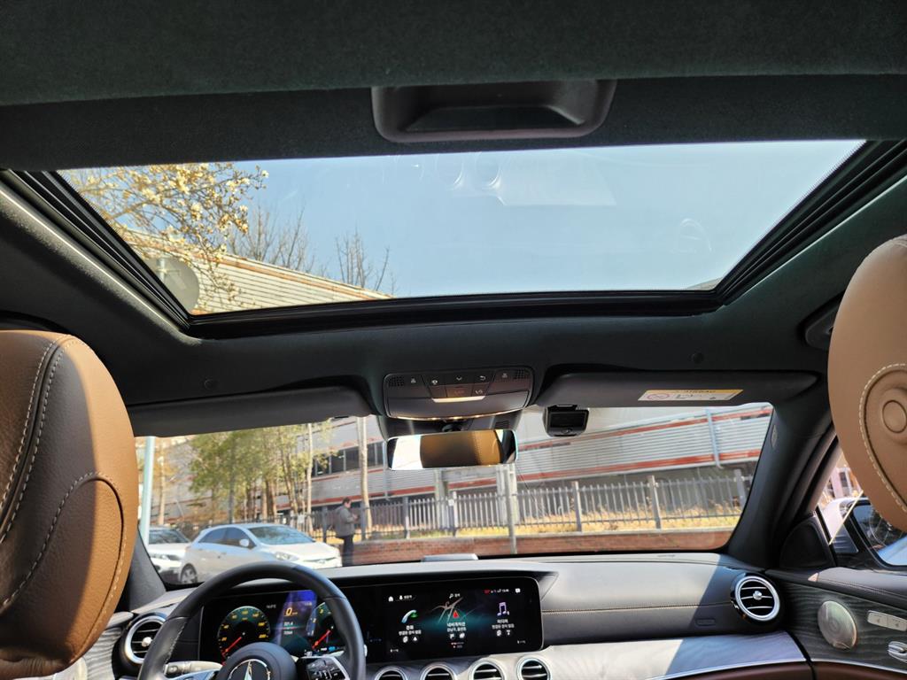 Mercedes Benz E class - Vista 11