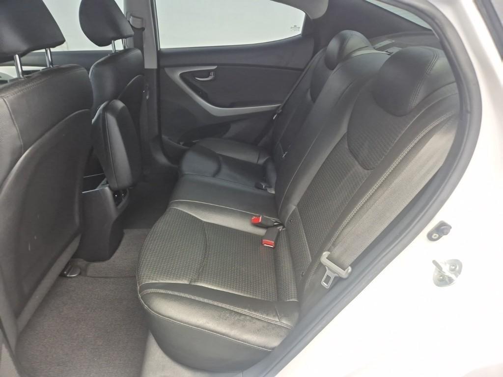 HYUNDAI Avante - Vista 12