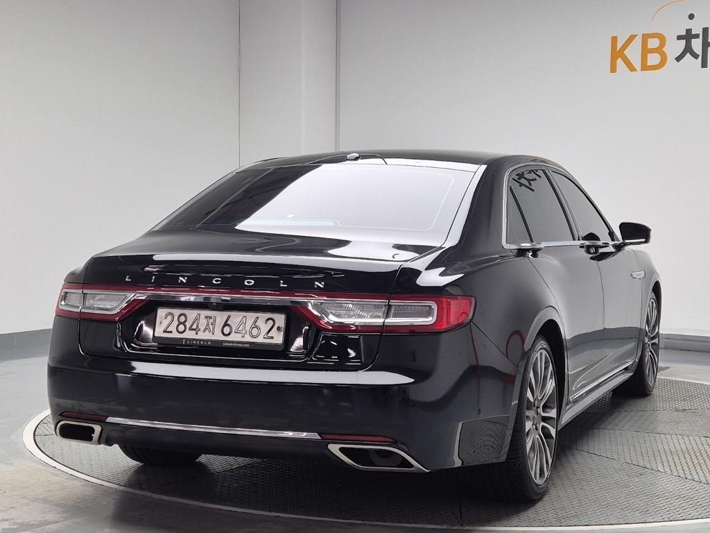 Lincoln Continental - Vista 3