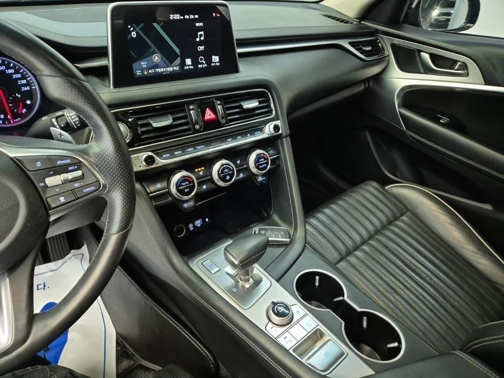 Genesis G70 - Vista 12