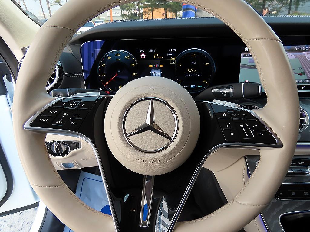 Mercedes Benz CLS Class - Vista 8