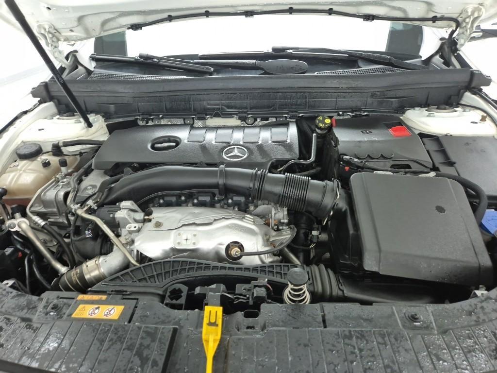 Mercedes Benz GLB Class - Vista 5