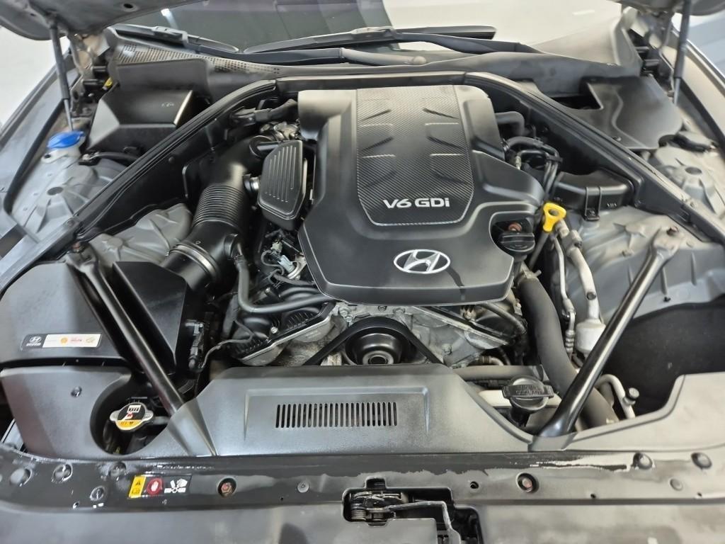 HYUNDAI Genesis - Vista 5