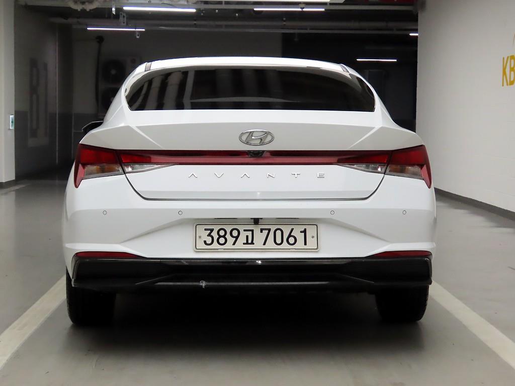 HYUNDAI Avante - Vista 3