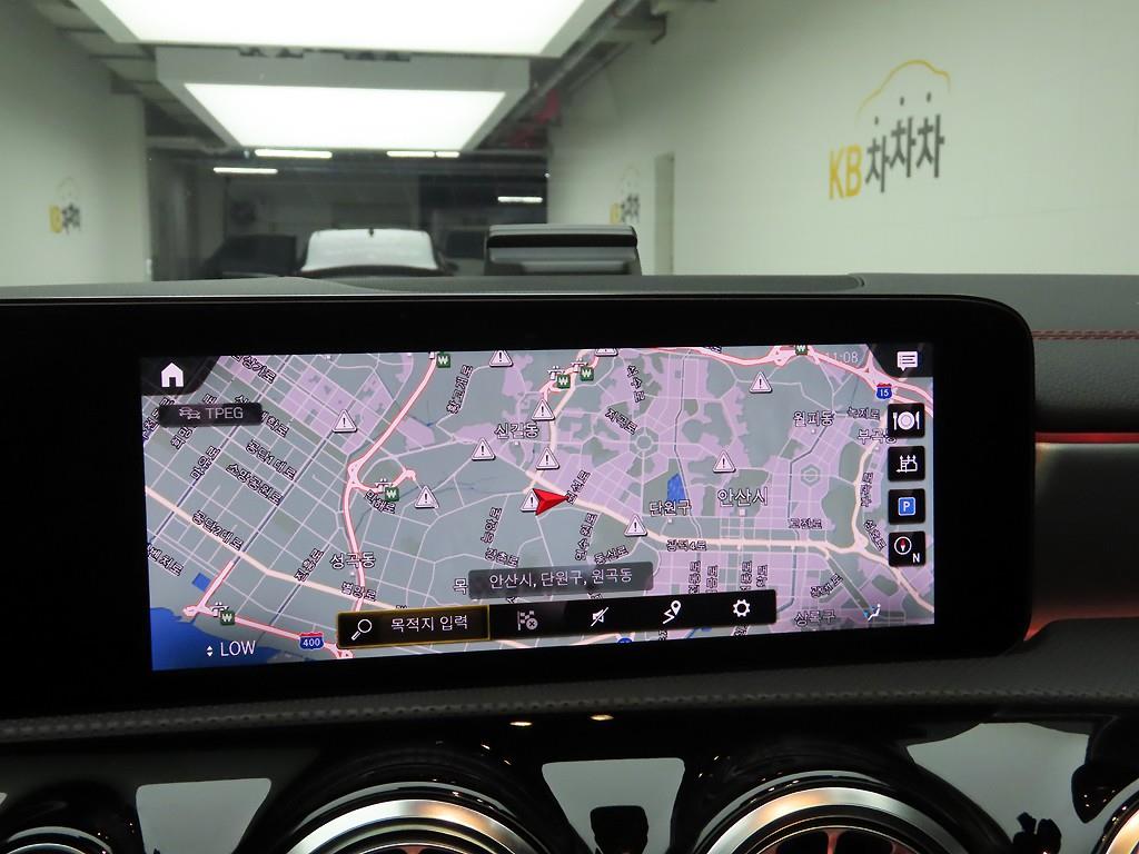 Mercedes Benz CLA Class - Vista 8