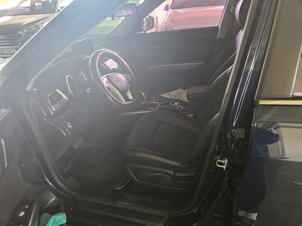 Ssangyong Tivoli - Vista 5