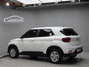 HYUNDAI Venue - Vista 6