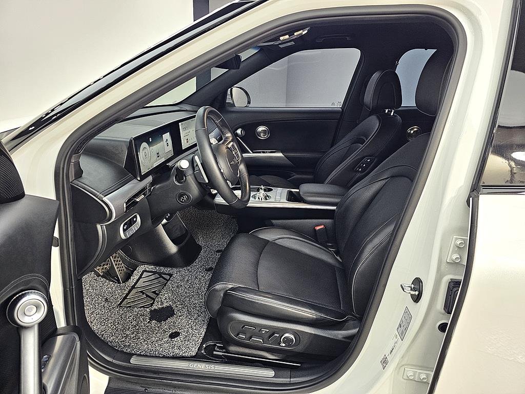 Genesis GV60 - Vista 8