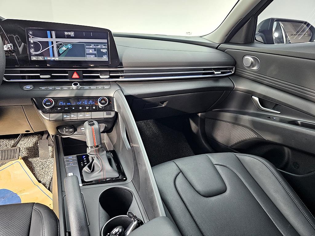 HYUNDAI Avante - Vista 10