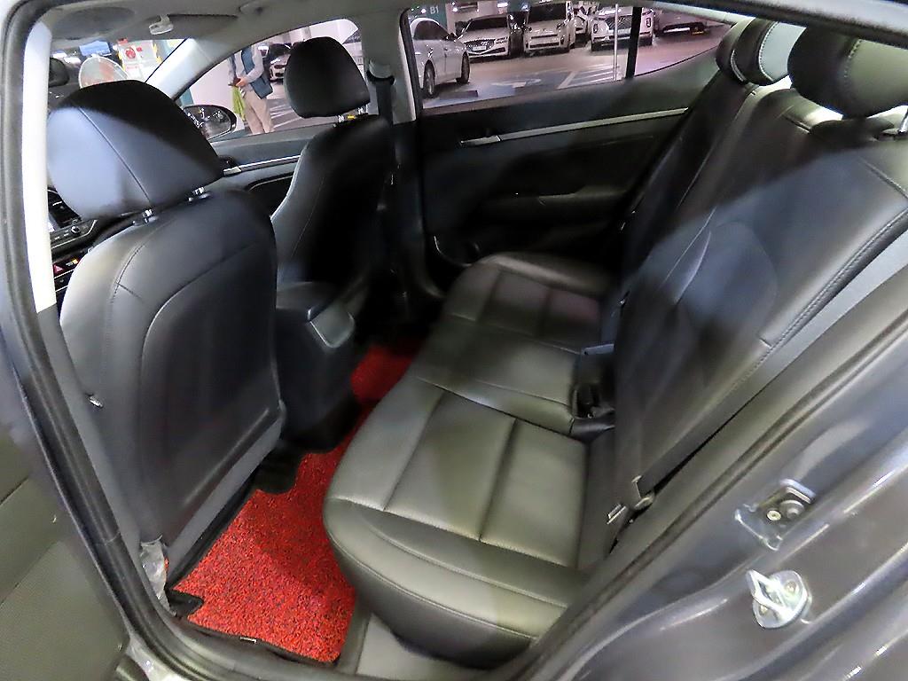 HYUNDAI Avante - Vista 7