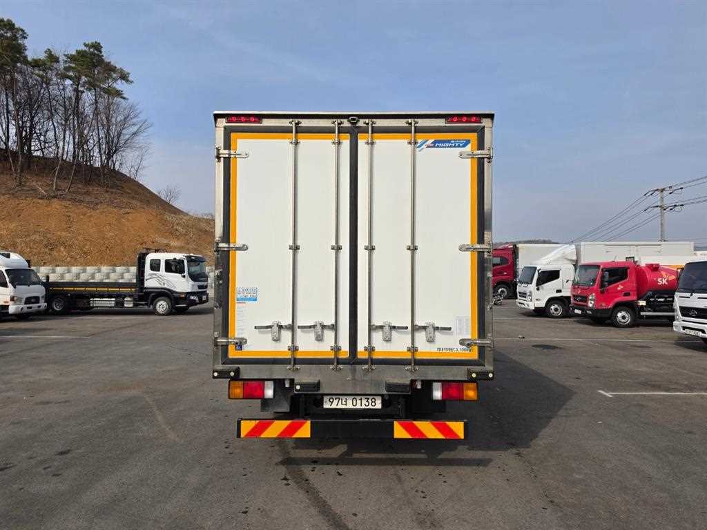 medium and large cargo truck - Vista 6