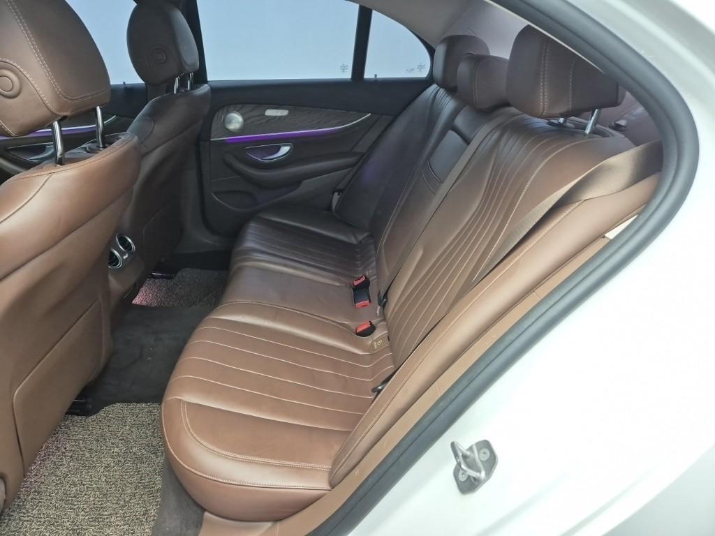 Mercedes Benz E class - Vista 12