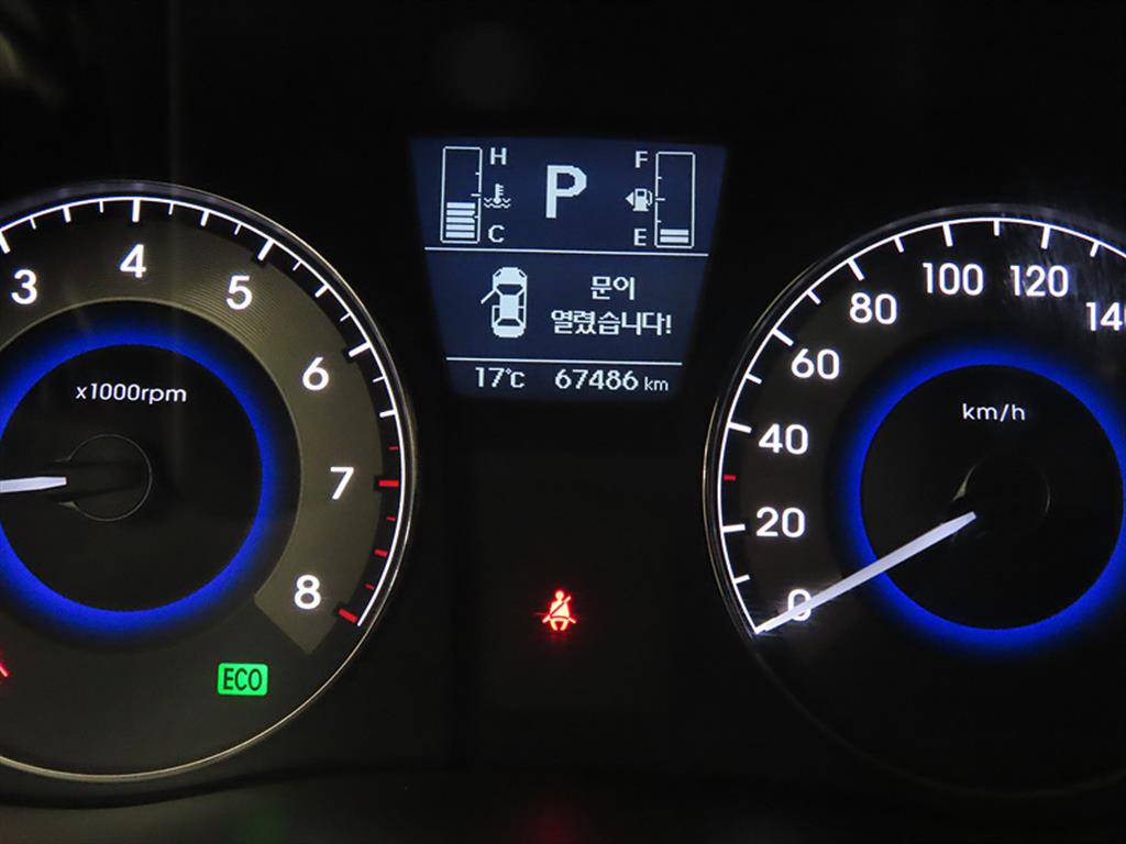 HYUNDAI Accent - Vista 9