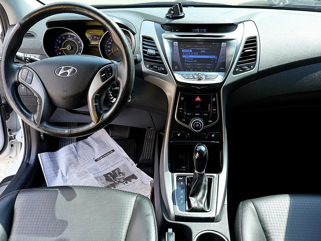 HYUNDAI Avante - Vista 9