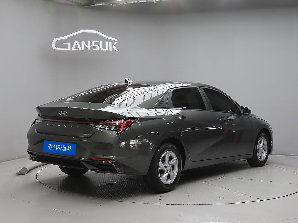 HYUNDAI Avante - Vista 7