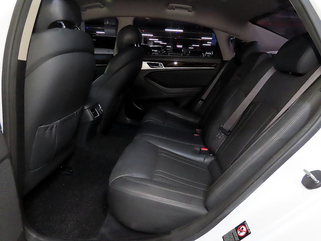 HYUNDAI Genesis - Vista 7