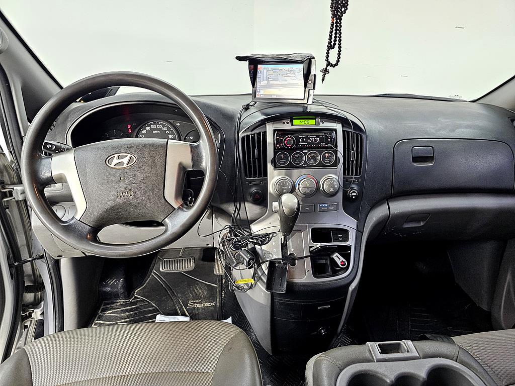 HYUNDAI Starex - Vista 5