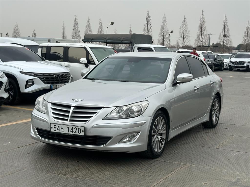 HYUNDAI Genesis - Vista 2