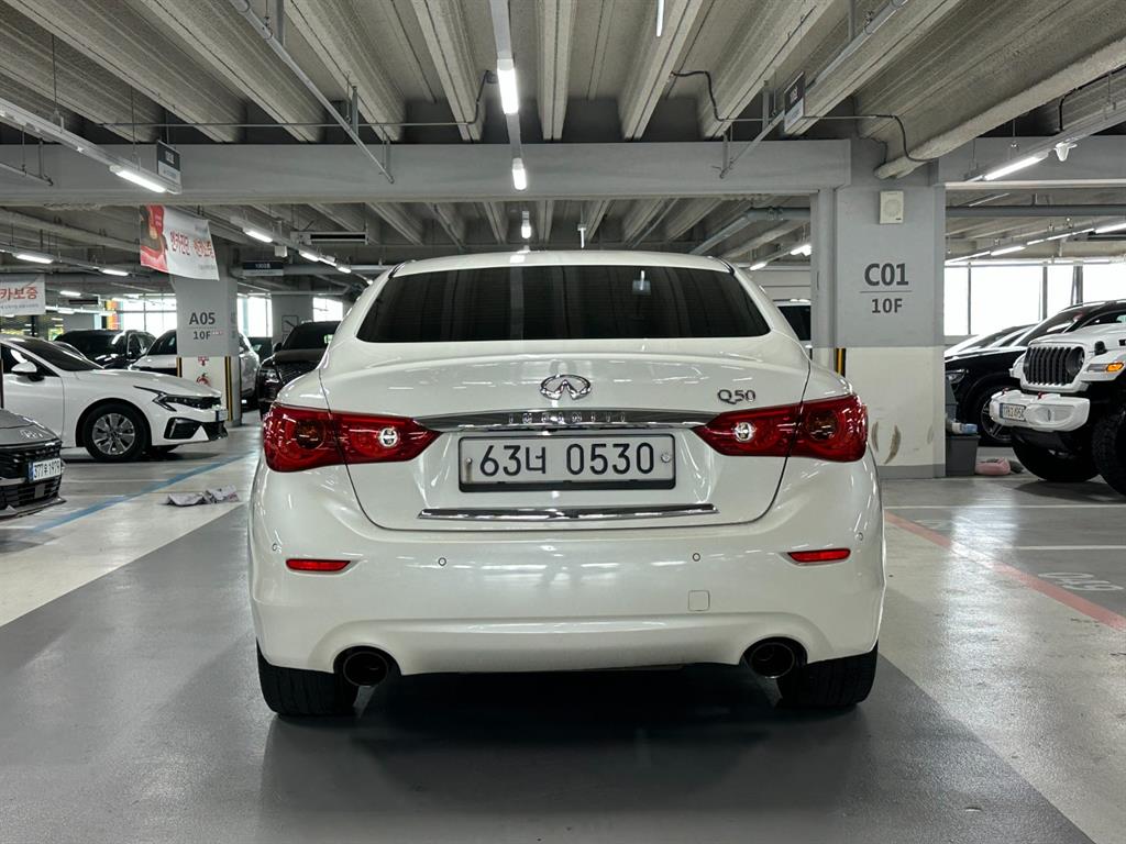 Infiniti Q - Vista 4