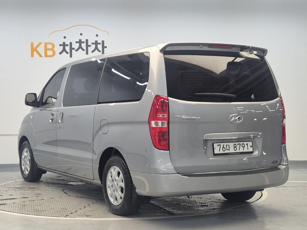 HYUNDAI Starex - Vista 3