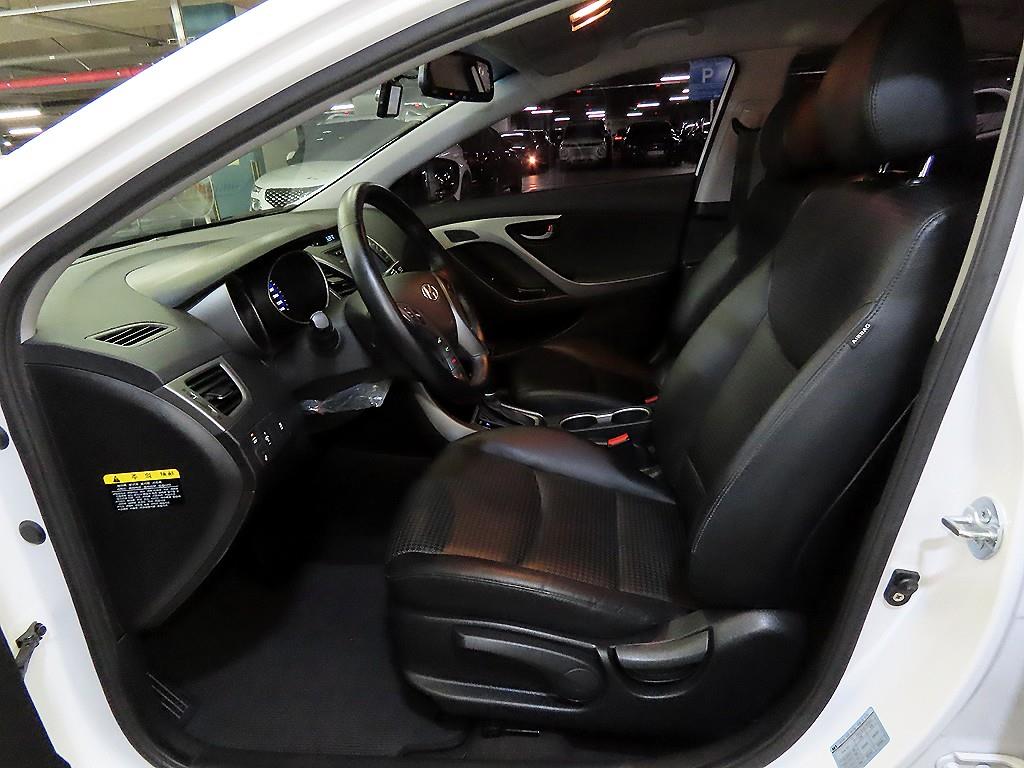 HYUNDAI Avante - Vista 6