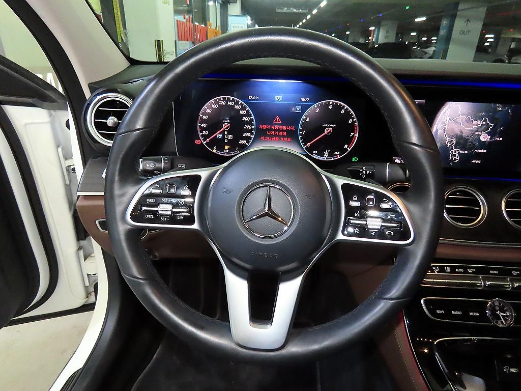 Mercedes Benz E class - Vista 8