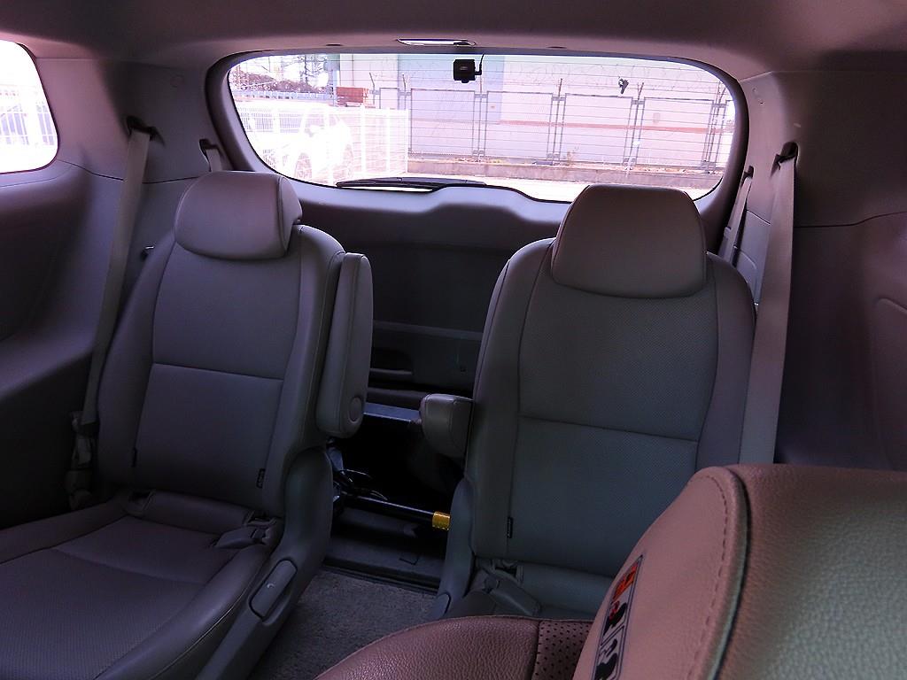 KIA Carnival - Vista 7