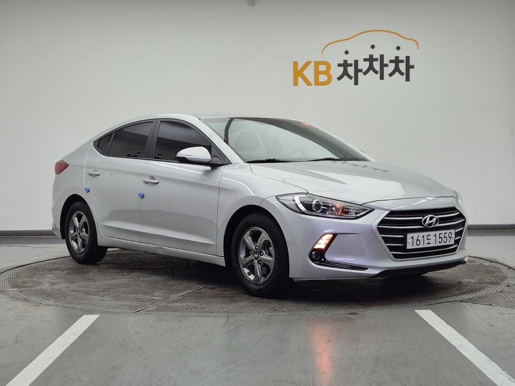 HYUNDAI Avante - Vista 2