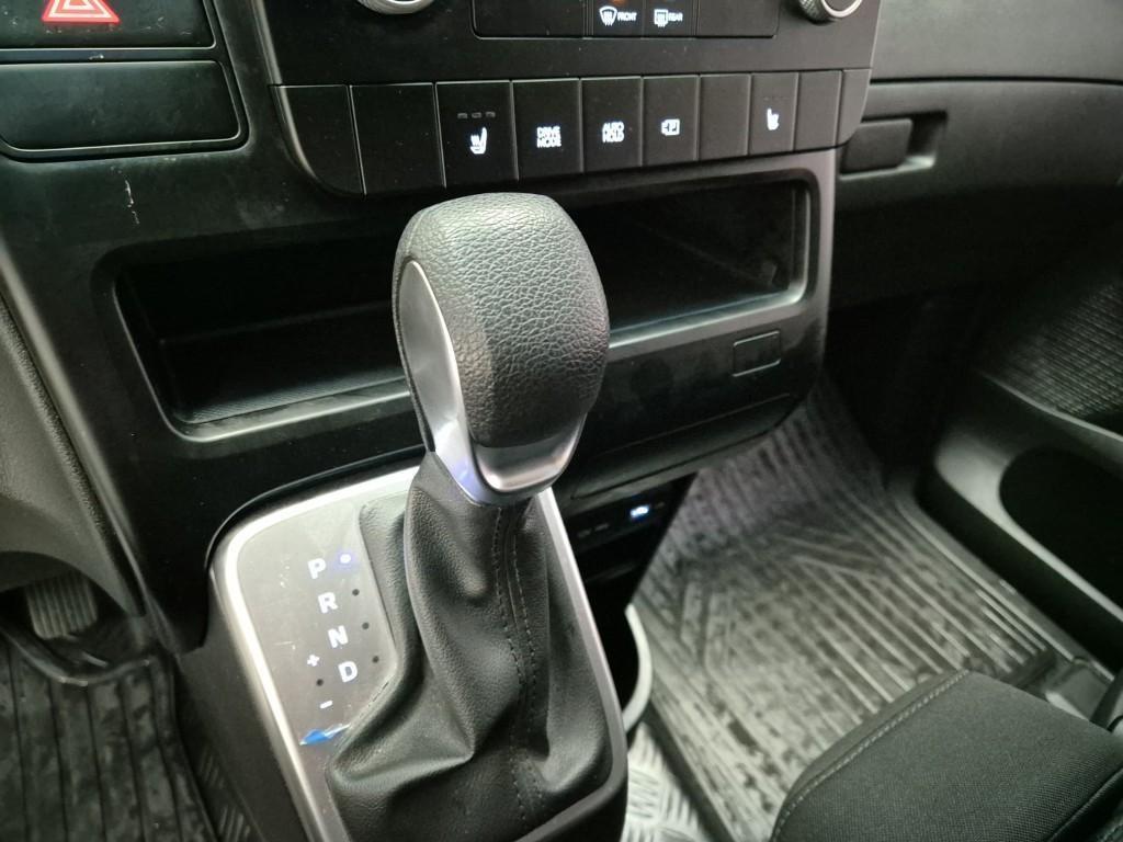 HYUNDAI Staria - Vista 8