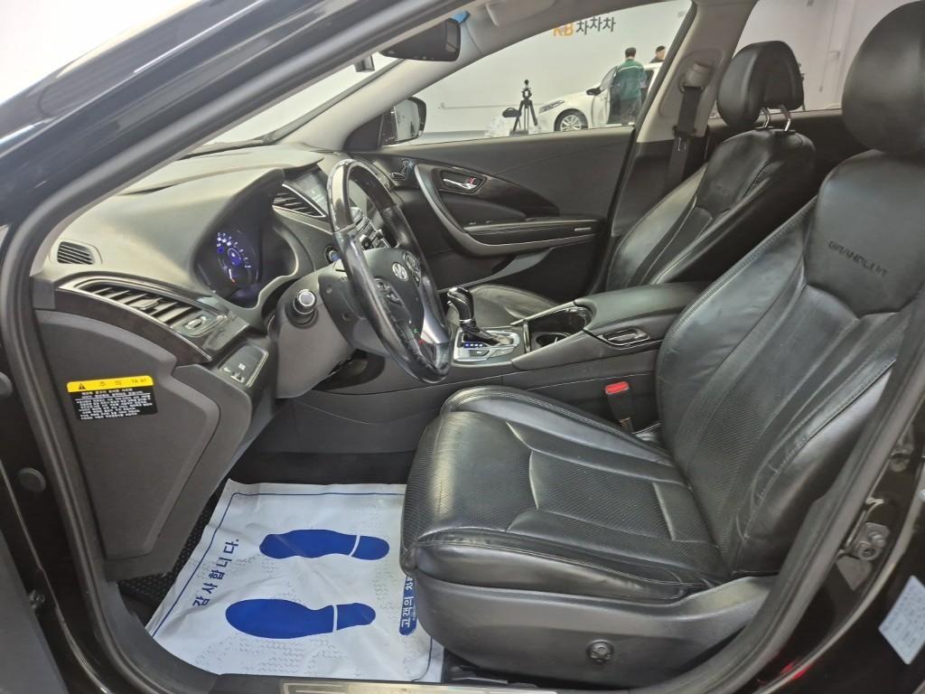 HYUNDAI Grandeur - Vista 11