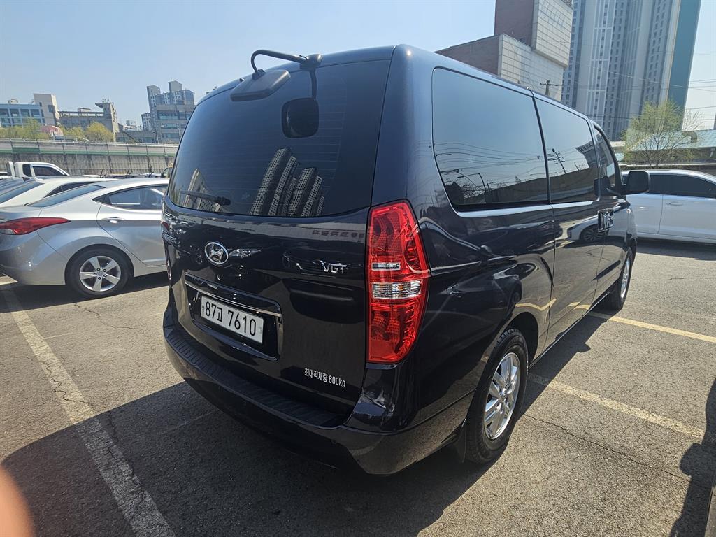 HYUNDAI Starex - Vista 4