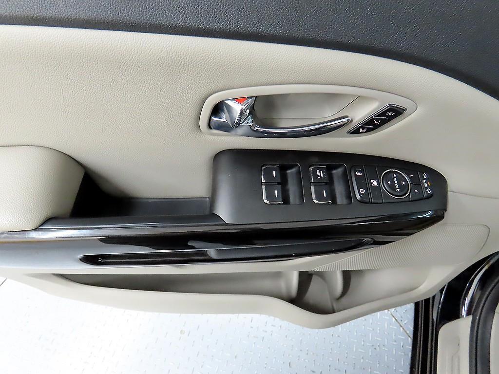 KIA Carnival - Vista 11