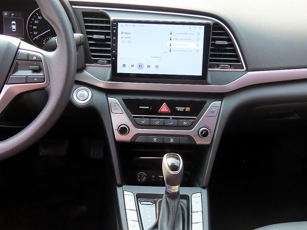 HYUNDAI Avante - Vista 10