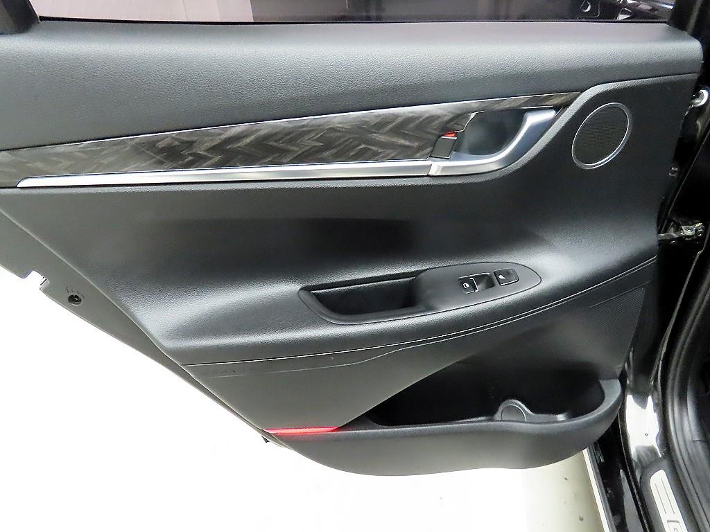 HYUNDAI Grandeur - Vista 12