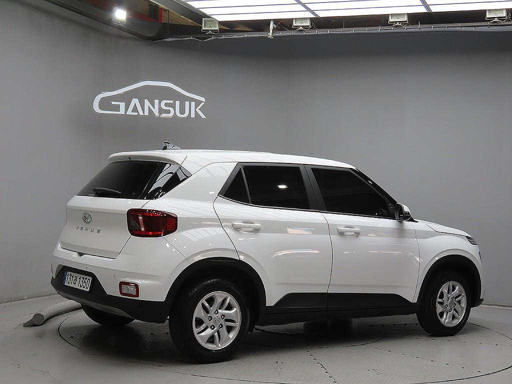 HYUNDAI Venue - Vista 7