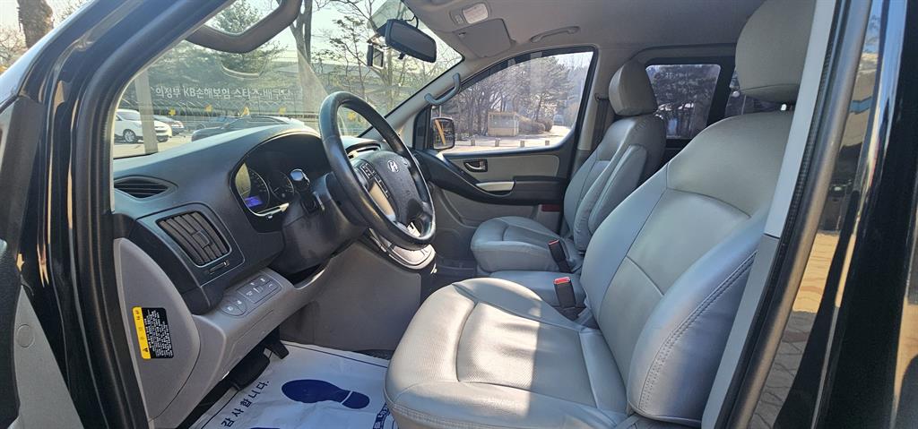 HYUNDAI Starex - Vista 9
