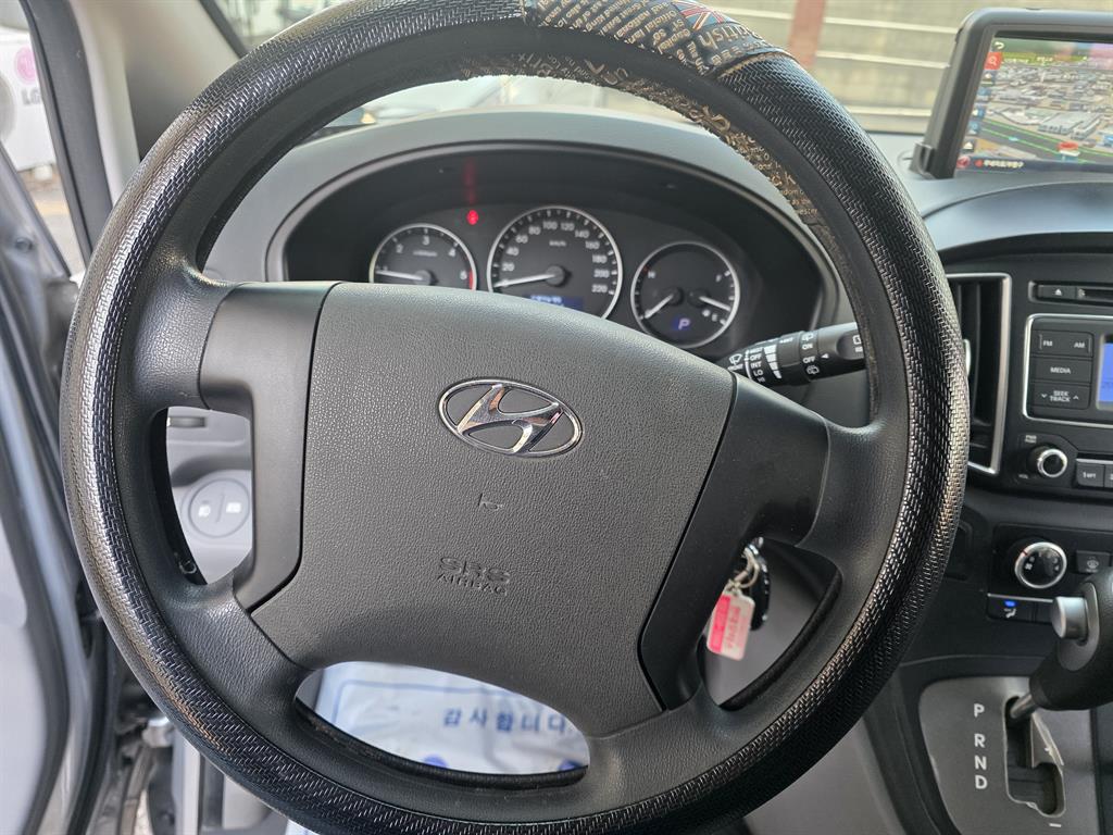 HYUNDAI Starex - Vista 5