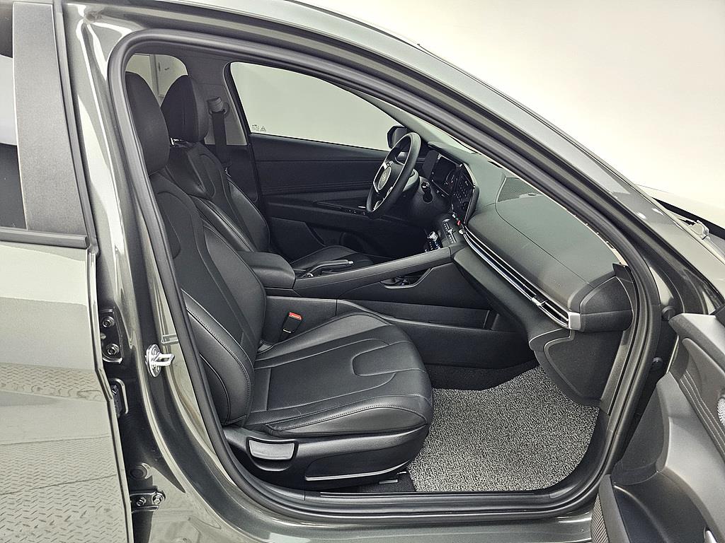 HYUNDAI Avante - Vista 11