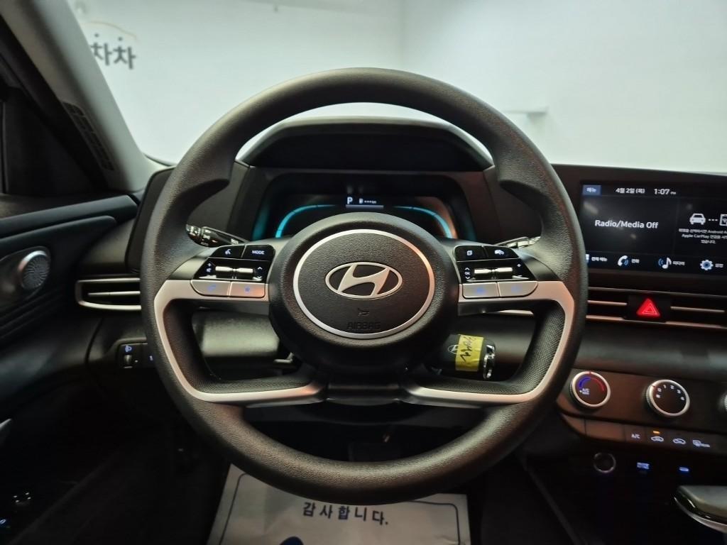 HYUNDAI Avante - Vista 9