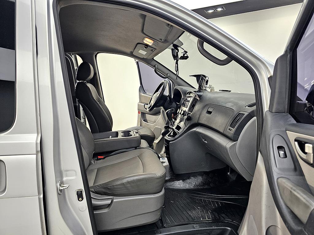 HYUNDAI Starex - Vista 11