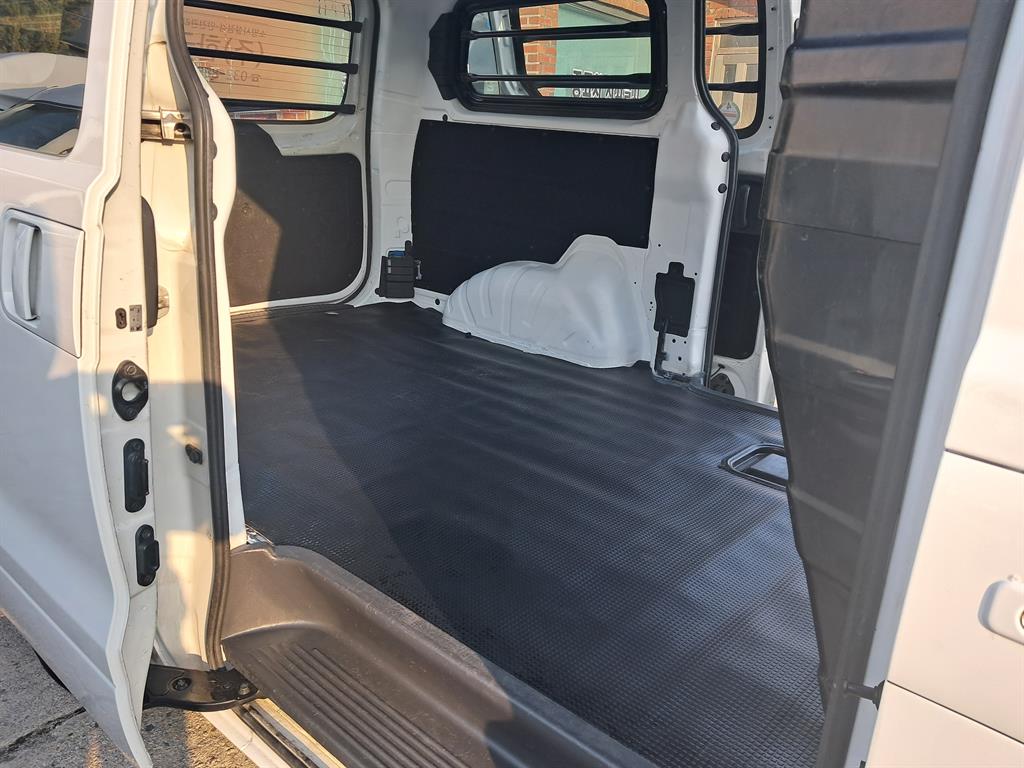 HYUNDAI Starex - Vista 8