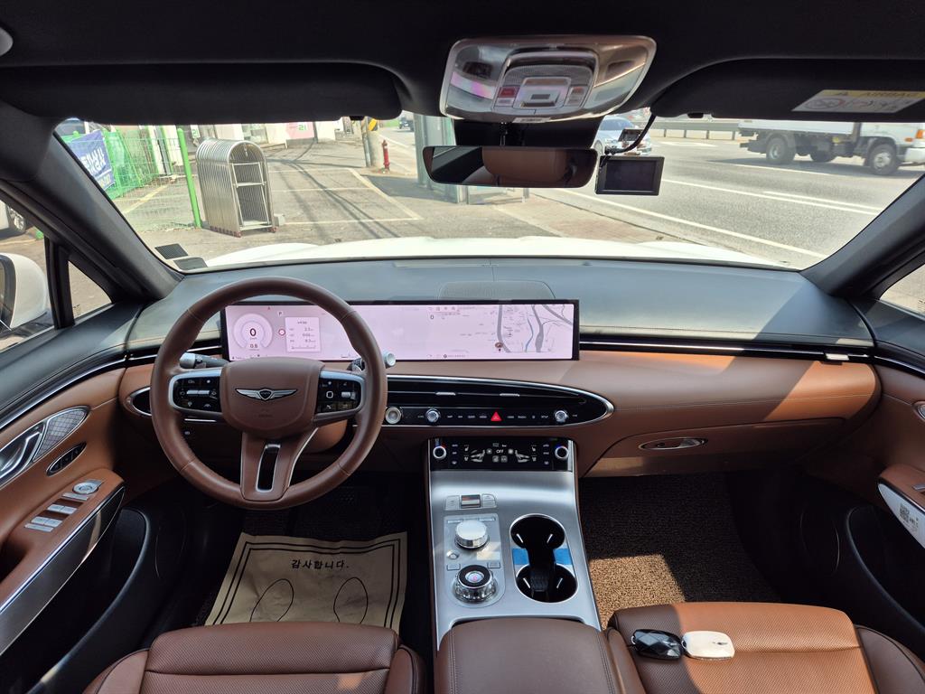 Genesis GV70 - Vista 5