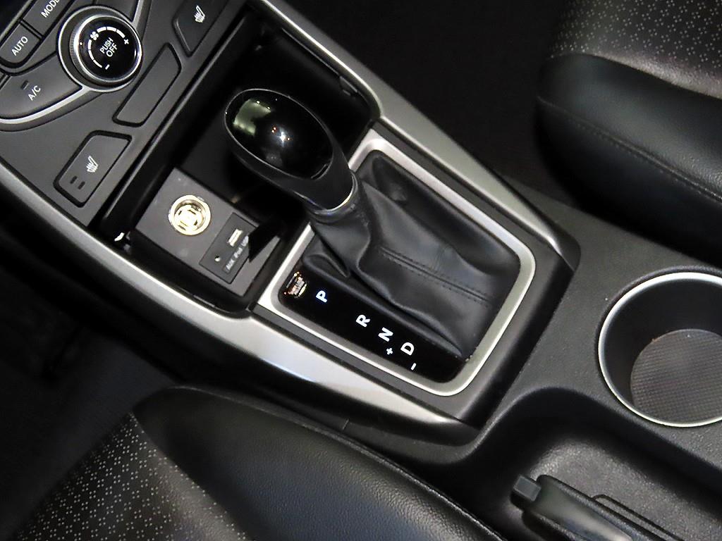 HYUNDAI Avante - Vista 12