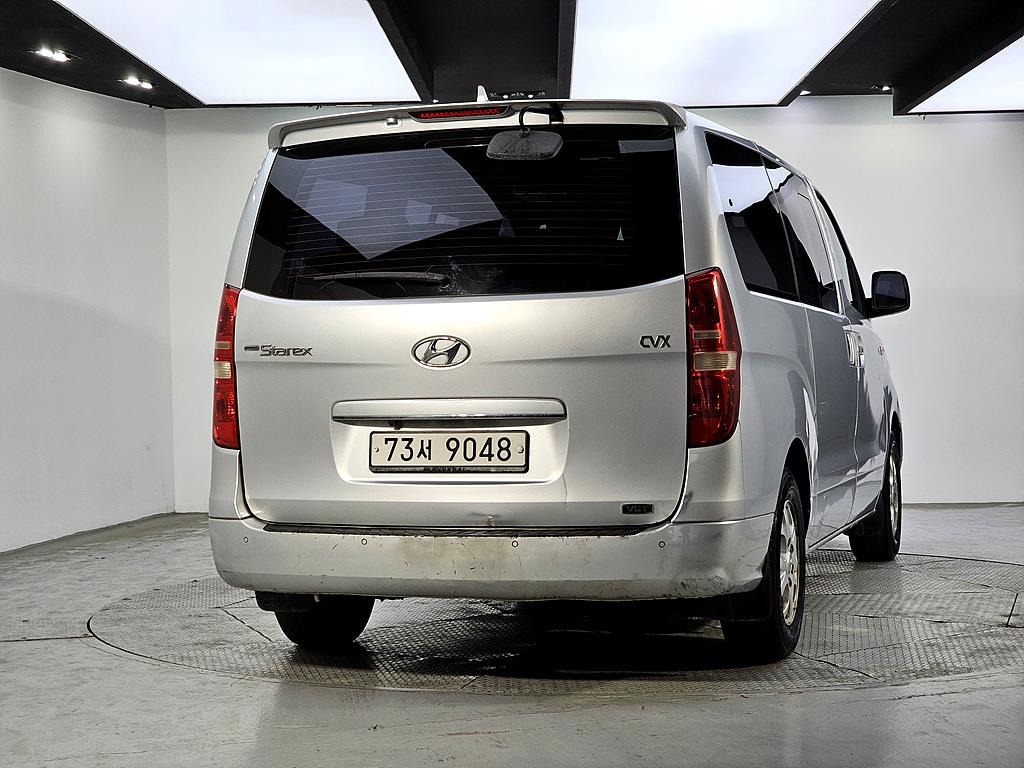 HYUNDAI Starex - Vista 3