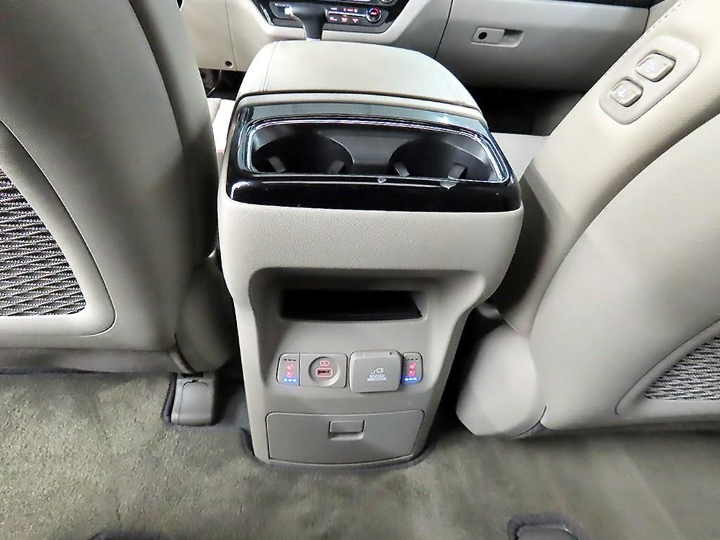KIA Carnival - Vista 12