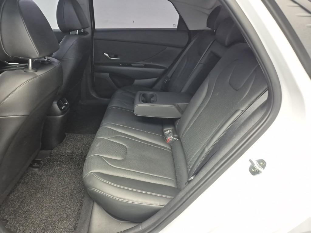 HYUNDAI Avante - Vista 12