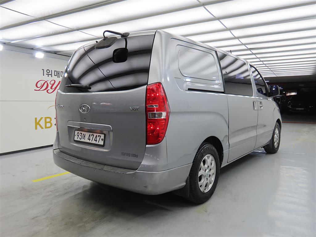 HYUNDAI Starex - Vista 4