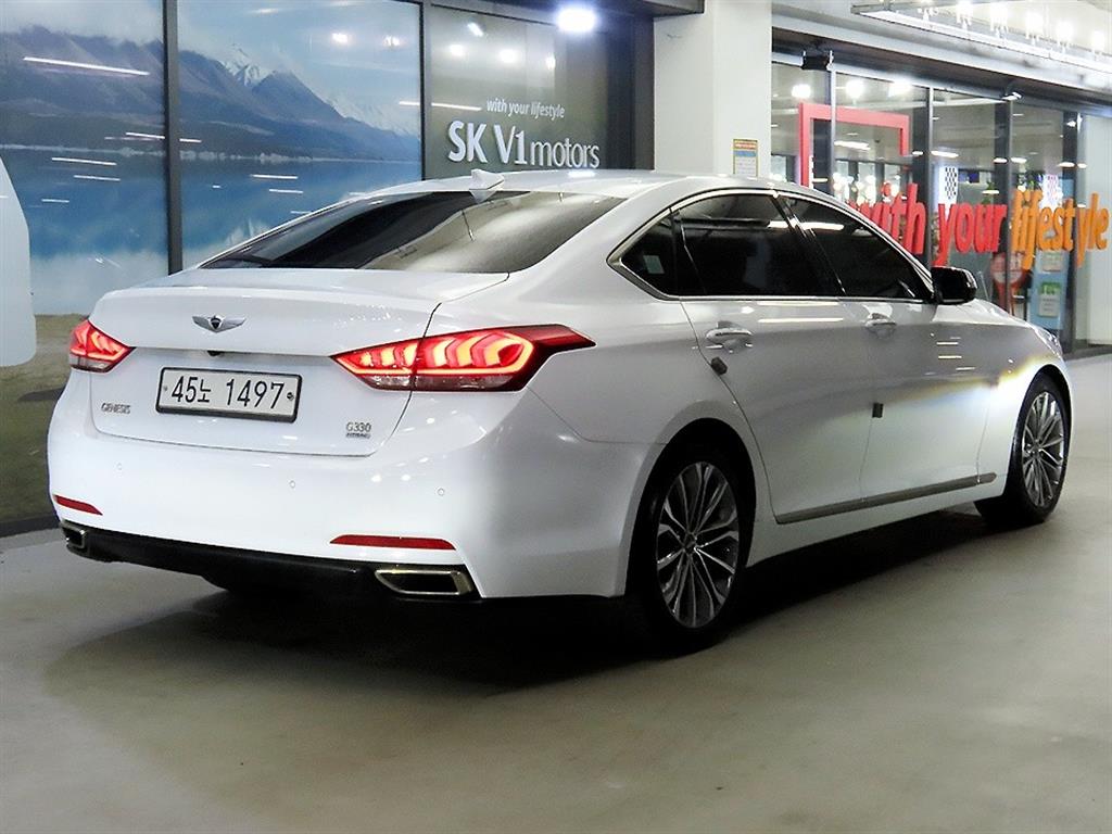 HYUNDAI Genesis - Vista 4