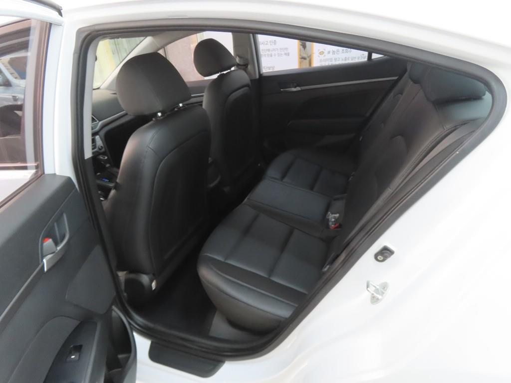 HYUNDAI Avante - Vista 6