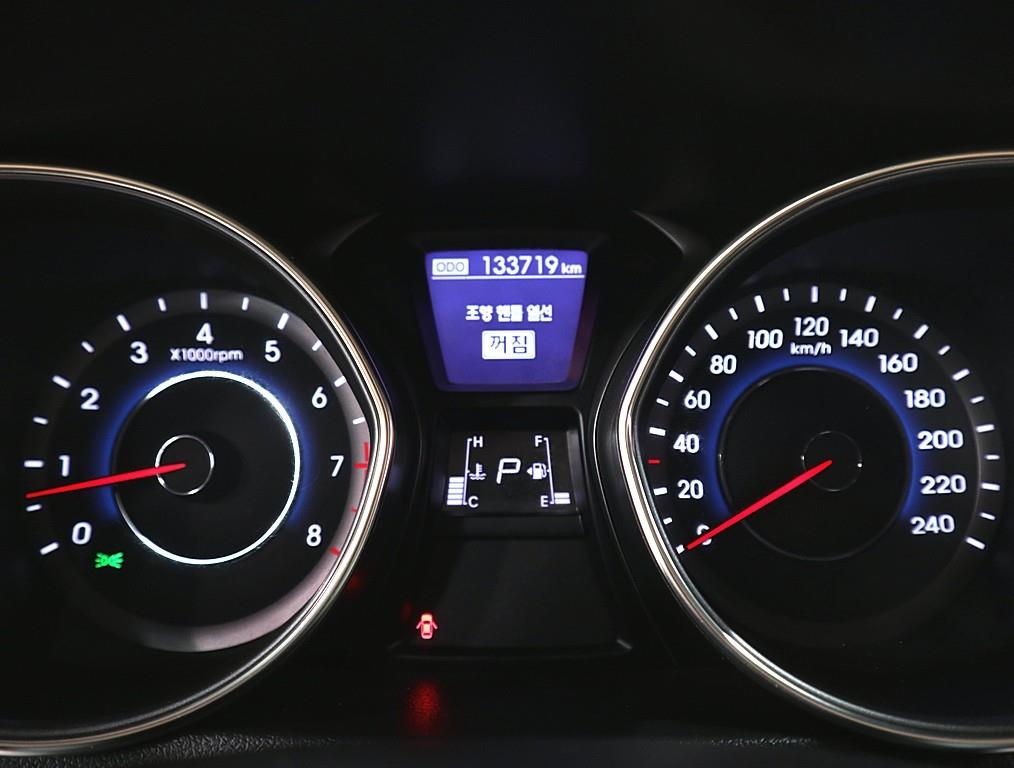 HYUNDAI Avante - Vista 7